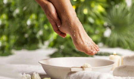 Ngâm chân với gì thì tốt? Công thức pha nước ngâm chân cực đơn giản!