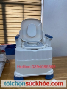 Bô vệ sinh nhựa cao cấp Oromi BN1 có tựa lưng, có tay vịn